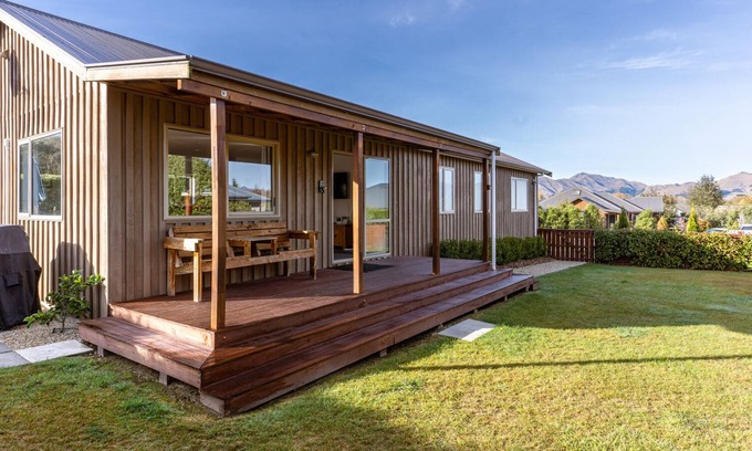 Hanmer Springs Cottage | HEPBURN HAVEN, family friendly, with a garden in Hanmer Springs