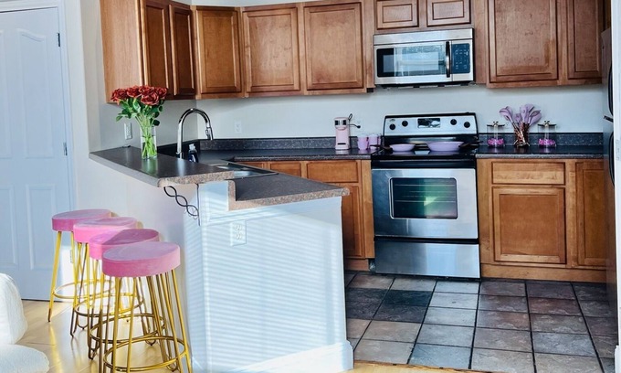 Ferguson Apartment | “Her Oasis”- Full loft, great location for girls trip downtown Ferguson