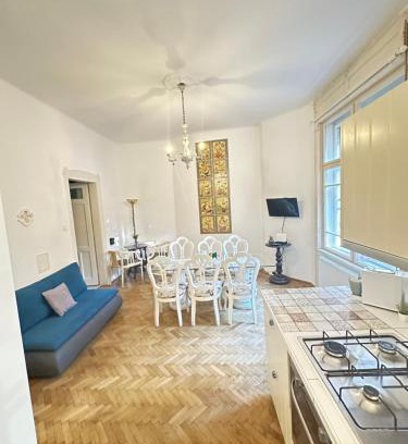 Nemetvolgy Apartment | Heritage Harmony with FREE PARKING