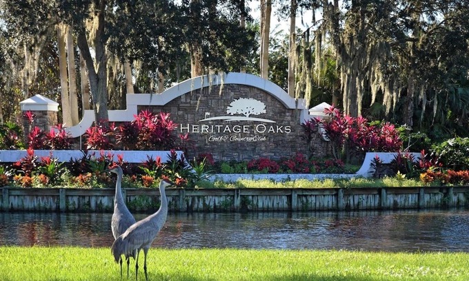 Sarasota Condo | Heritage Oaks Golf and Country Club FIRST FLOOR Condo.