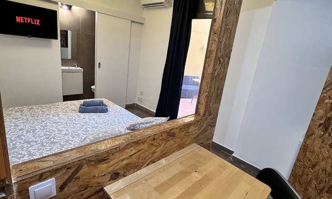 Mataro Apartment | Hermosa Planta Baja Nueva con Patio y Baño Privado!
