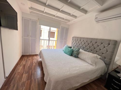 Cartagena Walled City Apartment | Hermoso duplex en la ciudad amurallada! A218