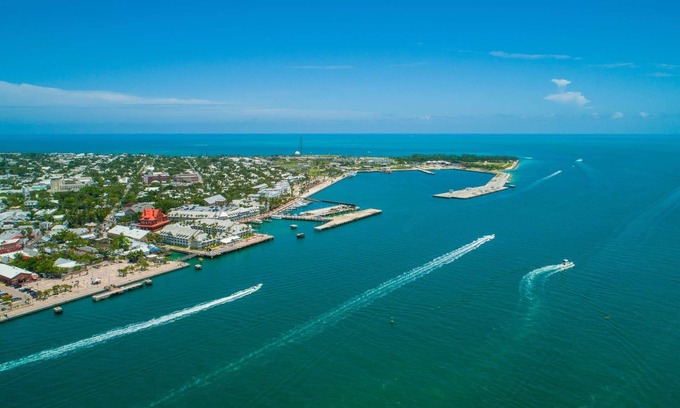 The Meadows Condo | Heron Hideaway - Charming 1st-Floor Unit, Shared Pool, Private Hot Tub, Near Duval St & Beaches