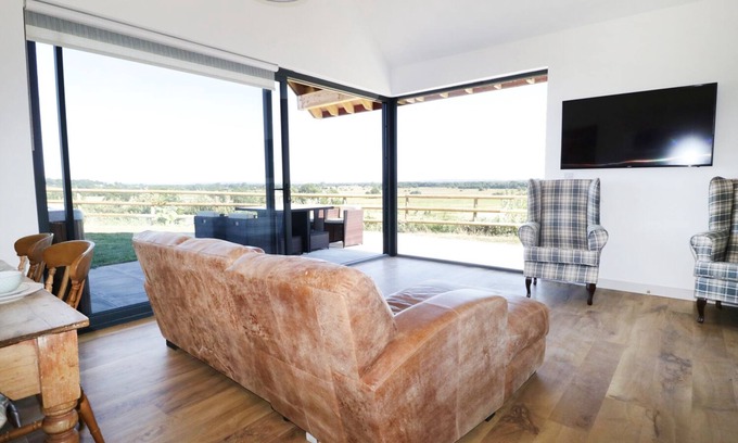 Wedmore Cottage | Heron Lodge Castle Farm