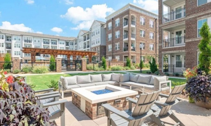 Cornelius Apartment | Herons Perch, Elevators, Pool, Gym