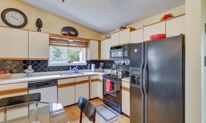 Keene House | Herrington Lake Getaway w/Water-View Deck!