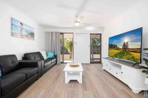 Torquay Apartment | Hervey Bay Shelly Beach Stay ,Pet Friendly 300m to beach