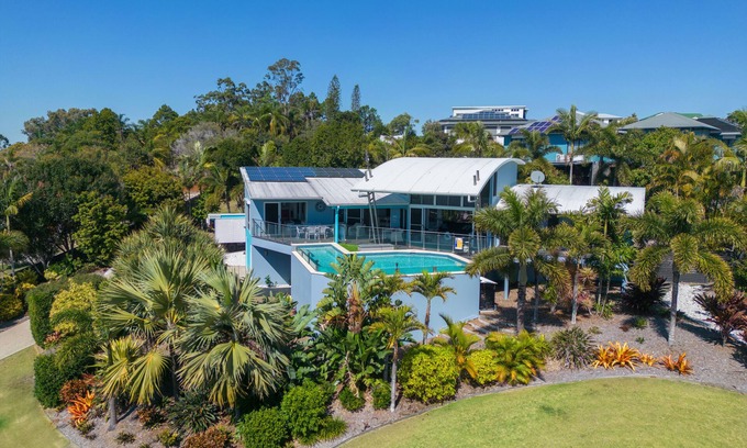 Dundowran Beach House | Hervey Bay Whale House Retreat!