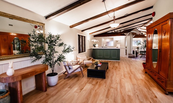 Zurich Hotel | Hessenland Inn & Schatz Winery