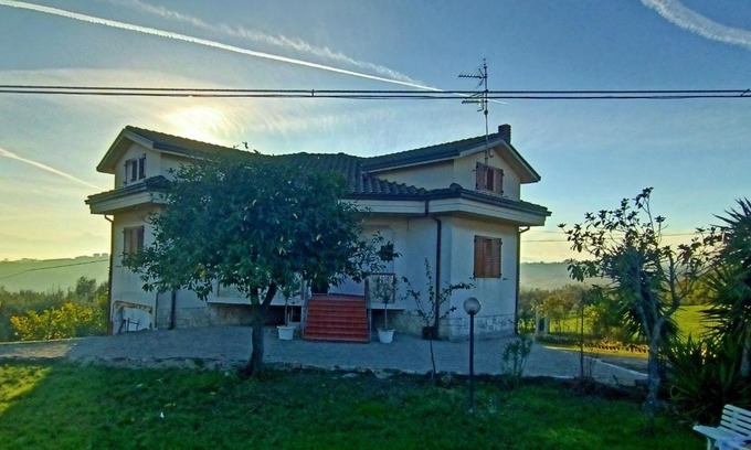 Colonnella House | Hexagon House
