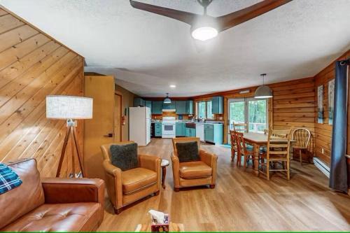 Swanton House | Hexagonal log cabin in woods