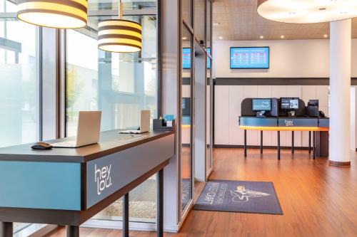 Kelsterbach Hotel | Hey Lou Hotel Frankfurt Airport