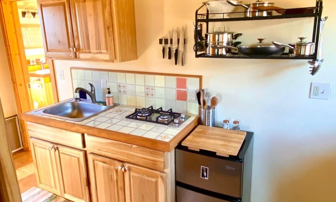 Crestone Cottage | Heyoan.Off Grid.Clean.Views