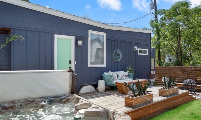 Blackshear-Prospect Hill House | HGTV Featured Tiny Home w Hot Tub Near East 6th St