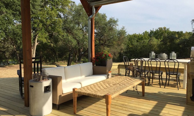 Lacy-Lakeview House | HGTV’s “BARNDOMINIUM” 16 Acres w/Lake, Outdoor Kitchen, Decks & Playground