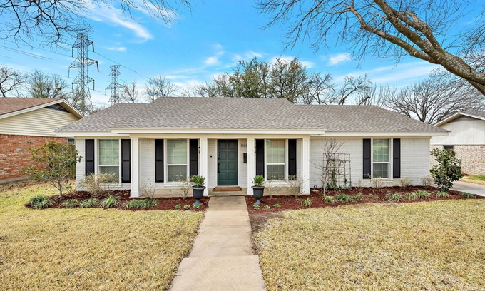 Waco House | HGTV's FIXER UPPER "The Plain Jane”