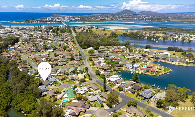 Tuncurry House | Hibiscus 9 - Waterfront Home!