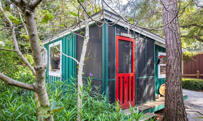 Grayton Beach Bed & Breakfast | Hibiscus Coffee & Guesthouse
