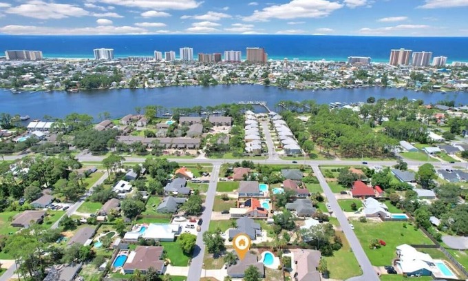 Thomas Drive House | Hibiscus Hideout