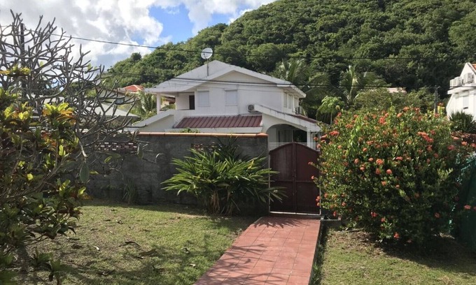 Fontaine de Moutte House | HIBISCUS Residence.