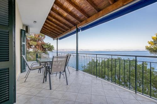 Achilleio Apartment | Hidden Beach