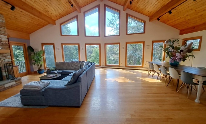 Salt Point House | Hidden Charm in Hudson Valley In Dutchess County