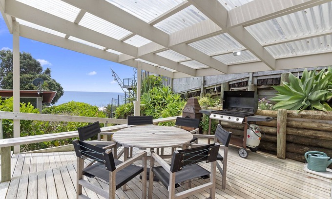 Langs Beach Cottage | Hidden Cove Gem - Langs Beach Holiday Home