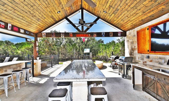 Sabinal Cabin | Hidden Creek, Private Pool, Wi-Fi, @ Frio River Vacation Rentals.