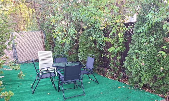 Walnut Creek House | ★Hidden Gem★ 2 Blocks to DT w/ private yard