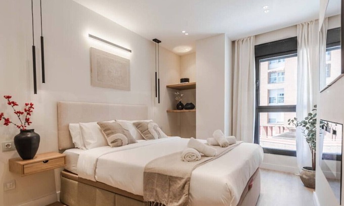 Perchel Sur Apartment | Hidden gem apartment w/ pool & parking - Center