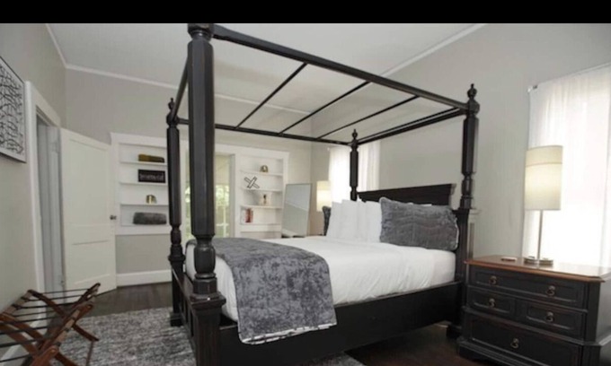 Crestline Heights House | Hidden Gem Close to Airport
