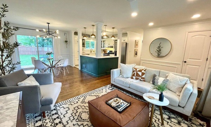Grandview House | Hidden Gem in SKC - Firepit, Garage, Spa-like Bath