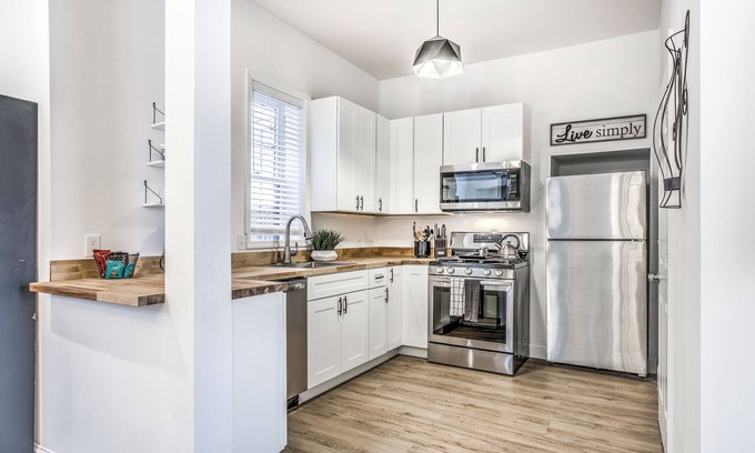 Central West End Apartment | Hidden Gem | JZ Vacation Rentals