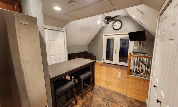 Marion House | Hidden Gem- with the best view of Lake of Egypt! - Kayaks included/1 bed/1 bath!