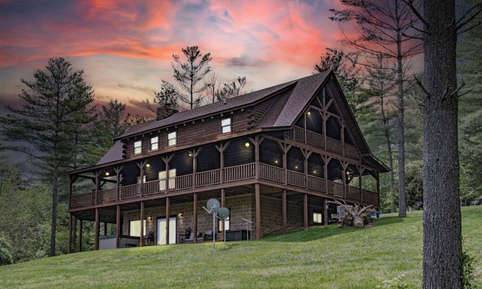 Logan Cabin | Hidden Lake Lodge: Fish, Hot Tub, Wifi, Laundry, + 30 acres in Hocking Hills