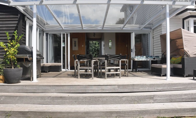 Omanu House | Hidden Oasis by the Park