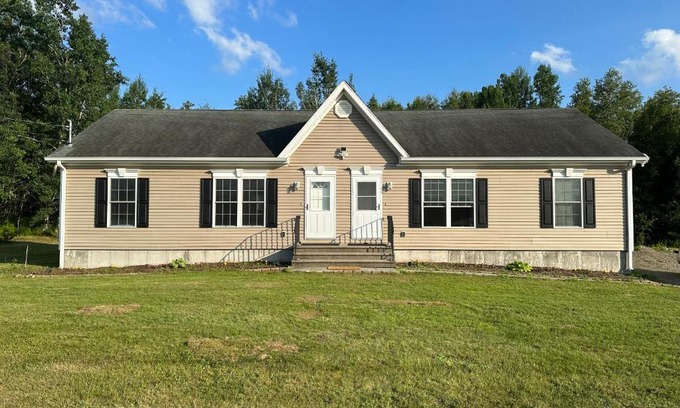 West Enfield House | Hidden Oasis, Duplex A. Close to almost everything