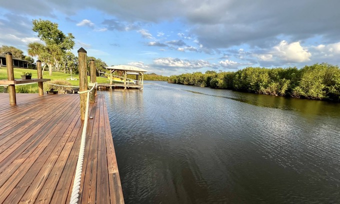 Tropic House | Hidden River Estate on the Eau Gallie River!