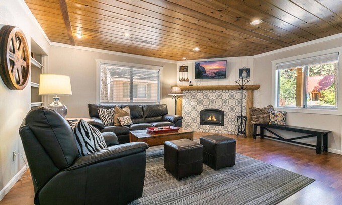 Sunnyside House | Hidden Willow at Tahoe Park - Cozy 2 BR Cabin, Walk to Lake & Dining