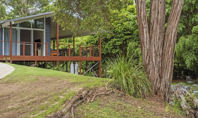 Moonee Beach House | Hiddleston Retreat is bright, modern & open plan accommodation