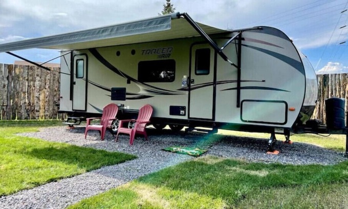 Columbia Falls House | Hide Away Campern