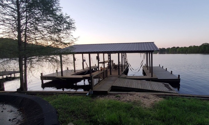 Farmerville Cabin | Hideaway Bay log Cabin