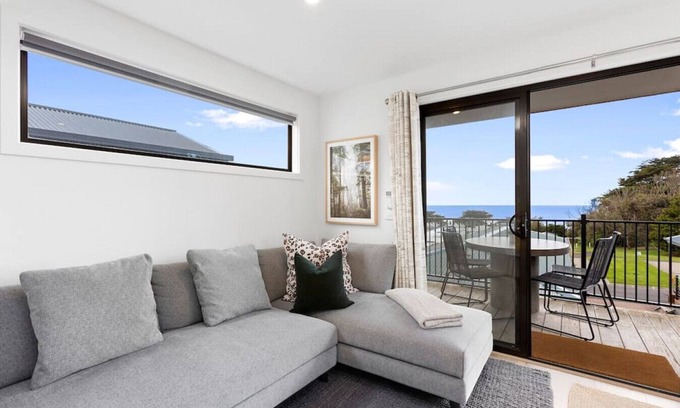 Apollo Bay Cabin | Hideaway by the Bay - in a popular caravan park