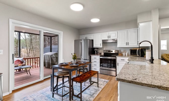 Bella Vista House | Hideaway In The Highlands : Bike, Lake, Golf, Pet Friendly