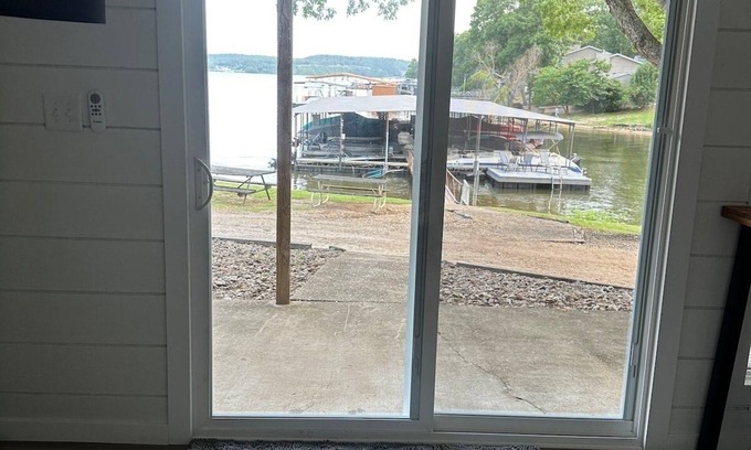 Sunrise Beach House | Hideaway on the lake!