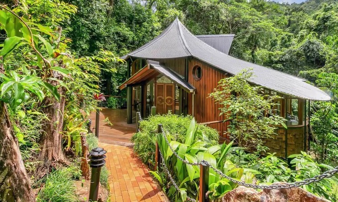 Earlville House | Hideaway Treehouse A Secluded Rainforest Retreat