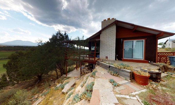 Monticello House | Hideout Ft Abajo 2 BR Cabin, Stunning Views, Secluded!