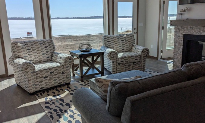 Ottertail House | Hideout on Bayview