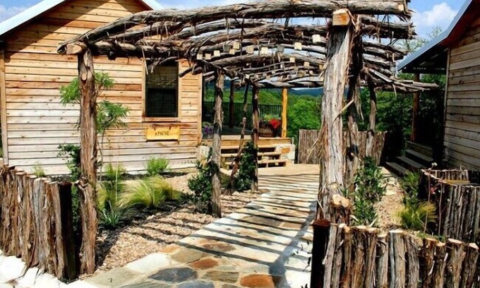 Canyon Lake Hotel | Hideout on the Horseshoe