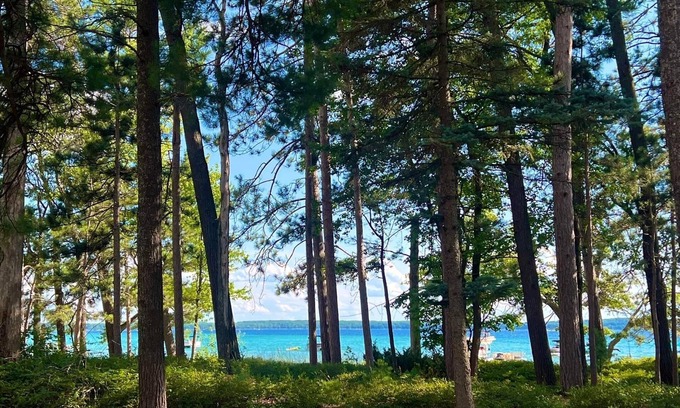 Higgins Lake Cottage | Higgins Lake Waterfront. Clean! Updated! Private Dock, Sandy Beach, boat mooring